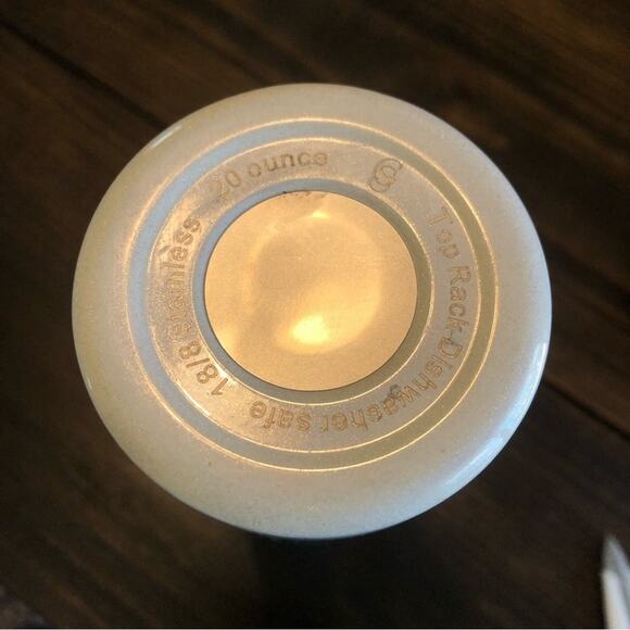 New Peloton Stainless 20oz Water Bottle Exercise Workout Cycling Cross-training - Picture 3 of 6